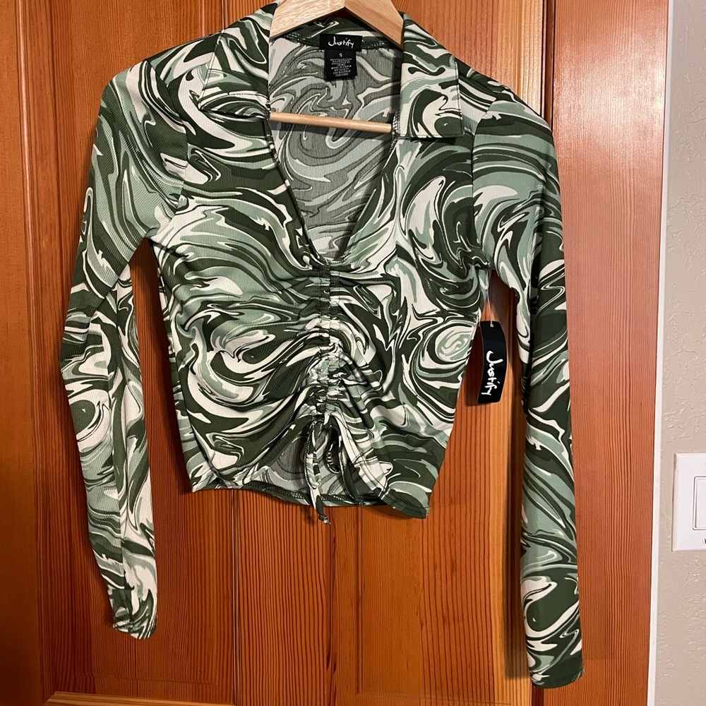 Justify - green long sleeve crop top S